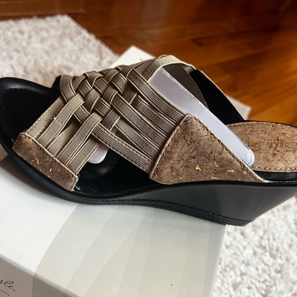Soft Styles  Tan Wedge Cork Shoes with Intricate Woven Design size 7.5 NIB - Picture 9 of 14